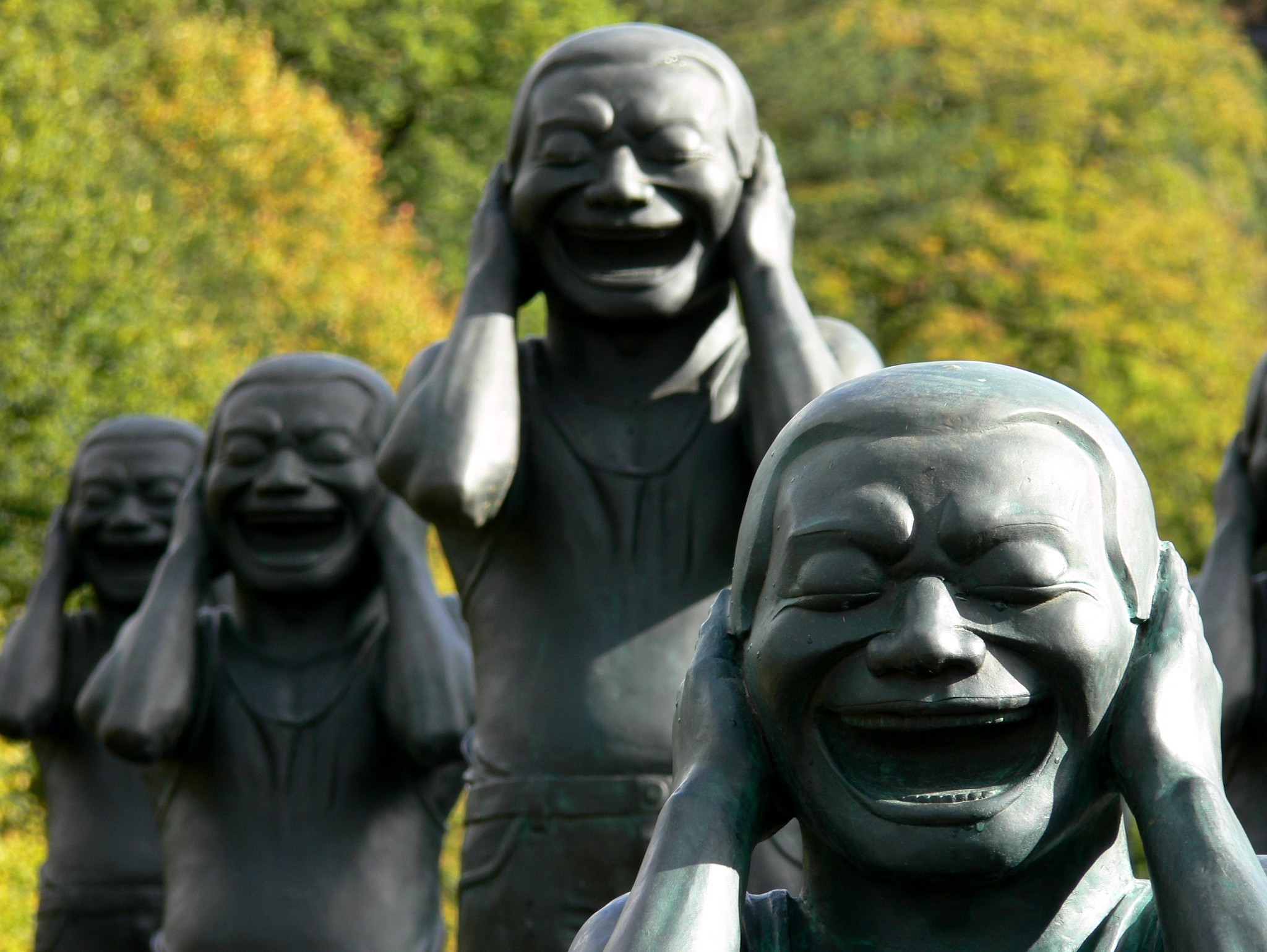 Artist Yue Minjun Becomes Target of Censorship